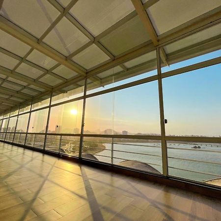 Hotel Senac Ilha Do Boi Vitória Buitenkant foto The interior of the airport