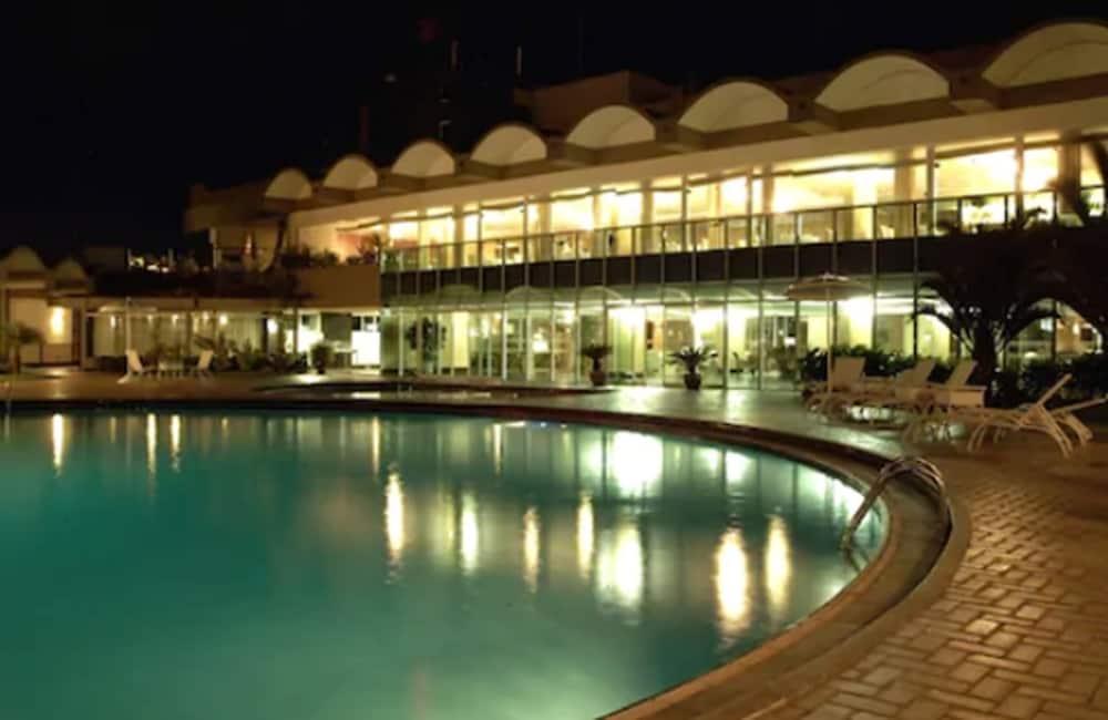 Hotel Senac Ilha Do Boi Vitória Buitenkant foto The pool at the hotel