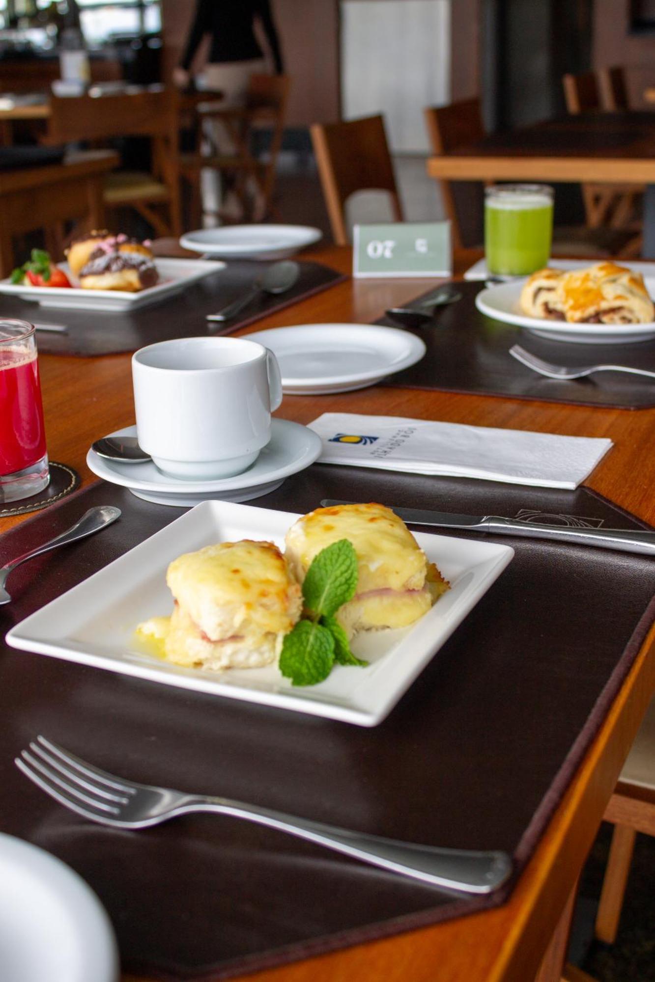 Hotel Senac Ilha Do Boi Vitória Buitenkant foto A plate of cheese soufflé
