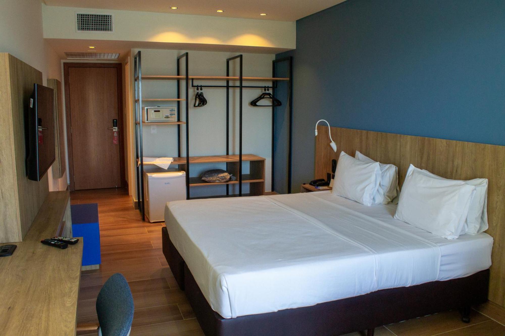 Hotel Senac Ilha Do Boi Vitória Buitenkant foto A room at the hotel